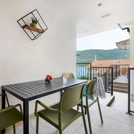 Sentic * Neum