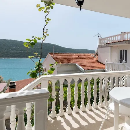Sentic * Neum